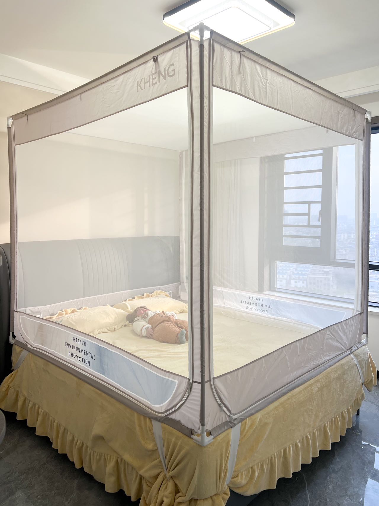 因为吃过娃掉床的亏,所以经验一定要分享 我平时都是一个人带两个宝宝