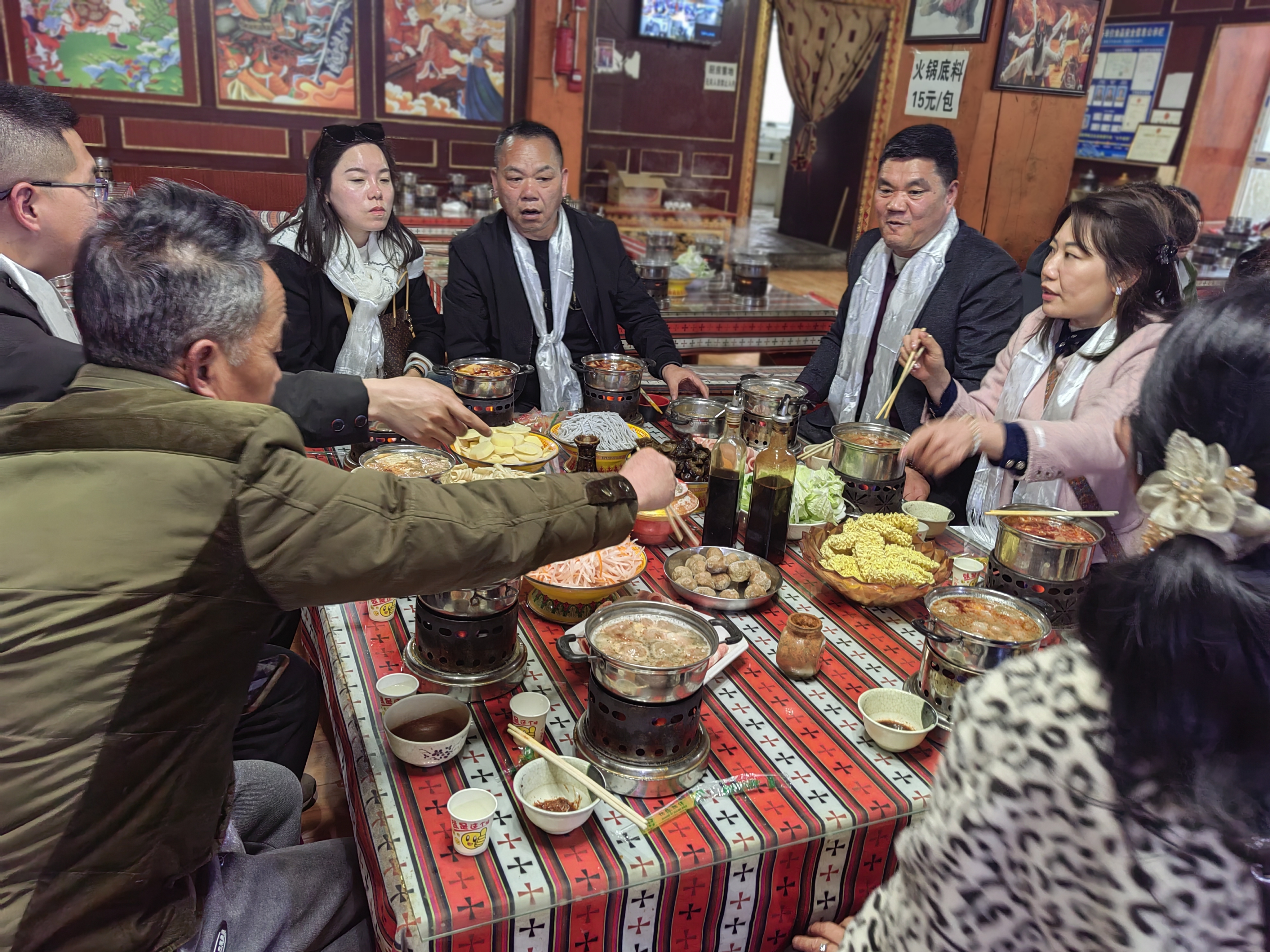 就会联想到山上的牦牛,想到他们跟我们汉族不一样的多种生活习惯,藏族