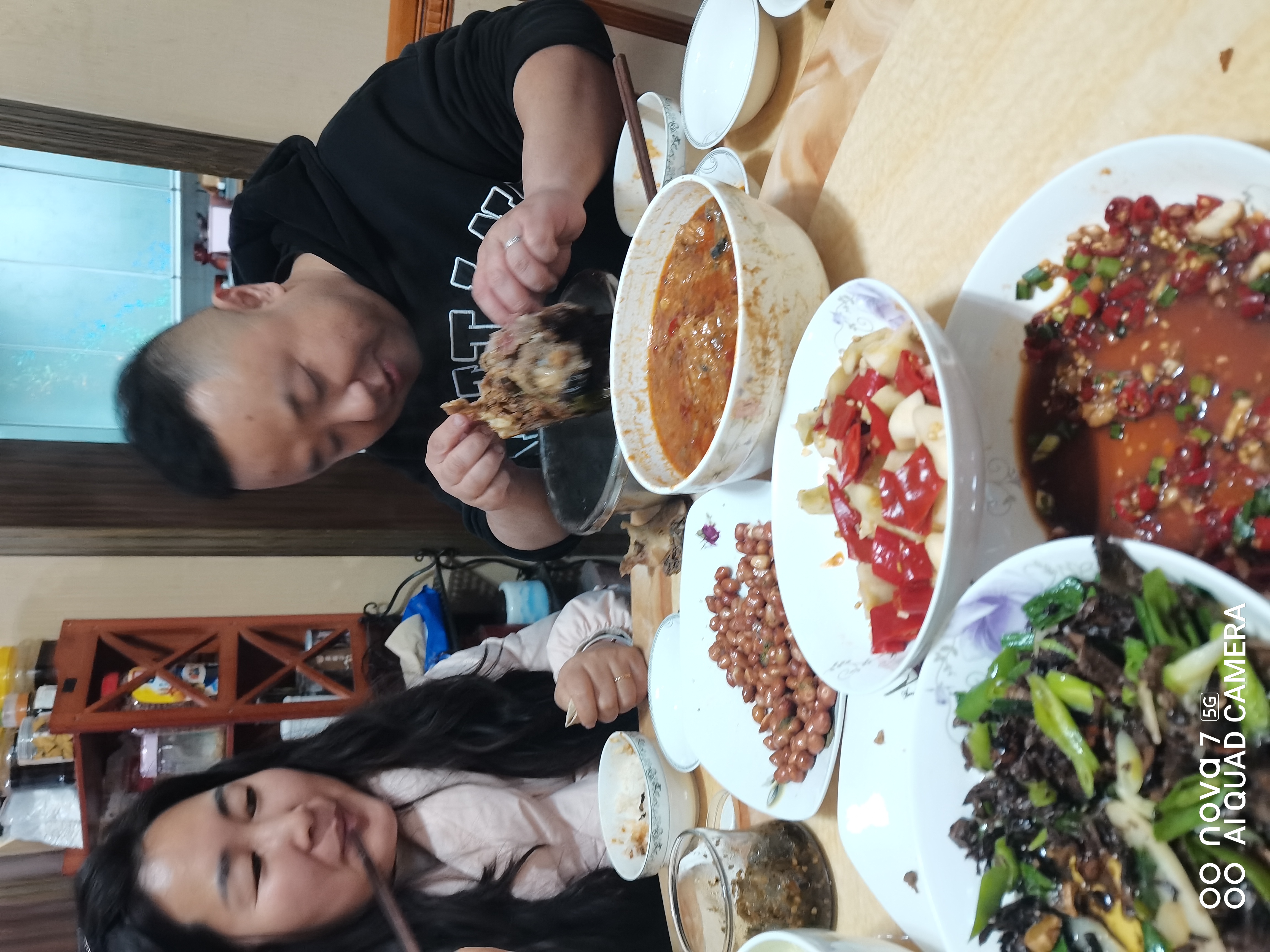 天生我材必有用,千金散尽还复来.烹羊宰牛且为乐,会须一饮三百杯