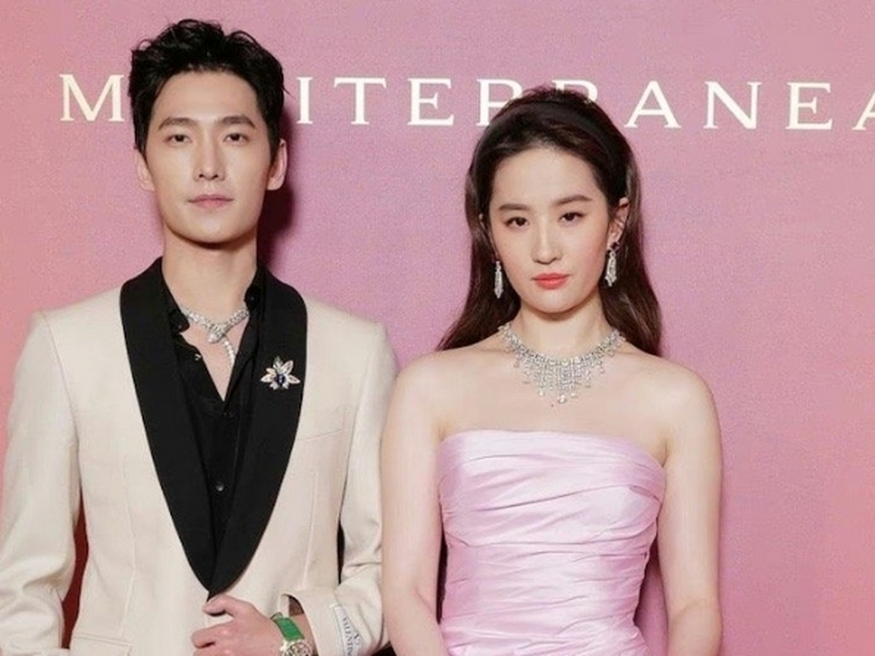 杨洋刘亦菲今日活动生图