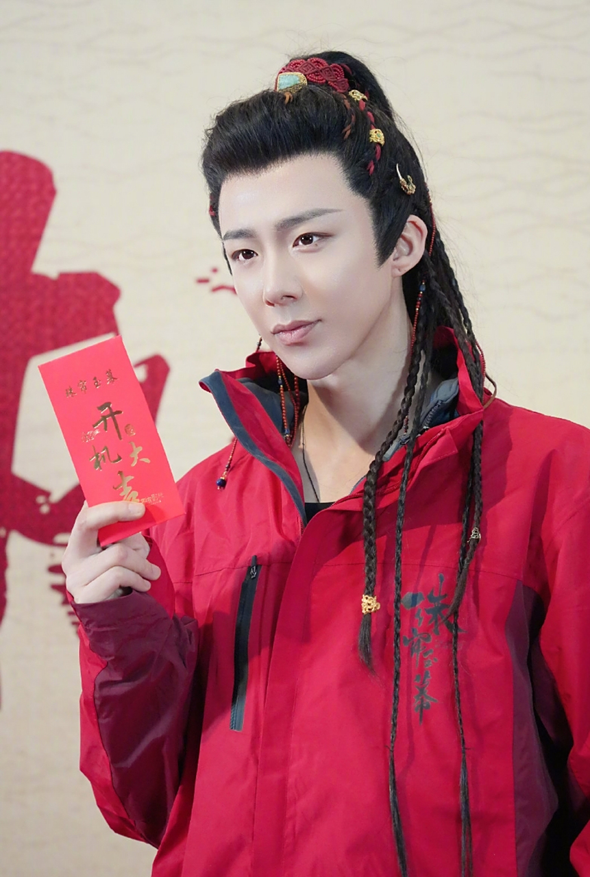 赵露思刘宇宁开机路透#    赵露思刘宇宁新剧《#珠帘玉幕#》开机路透