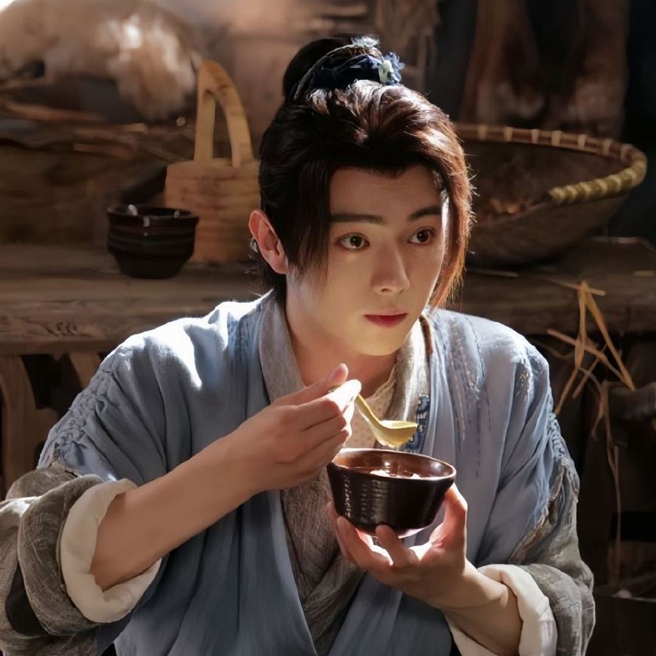 许凯.景甜主演的#电视剧乐游原#开通角色号 看来快播啦 676767