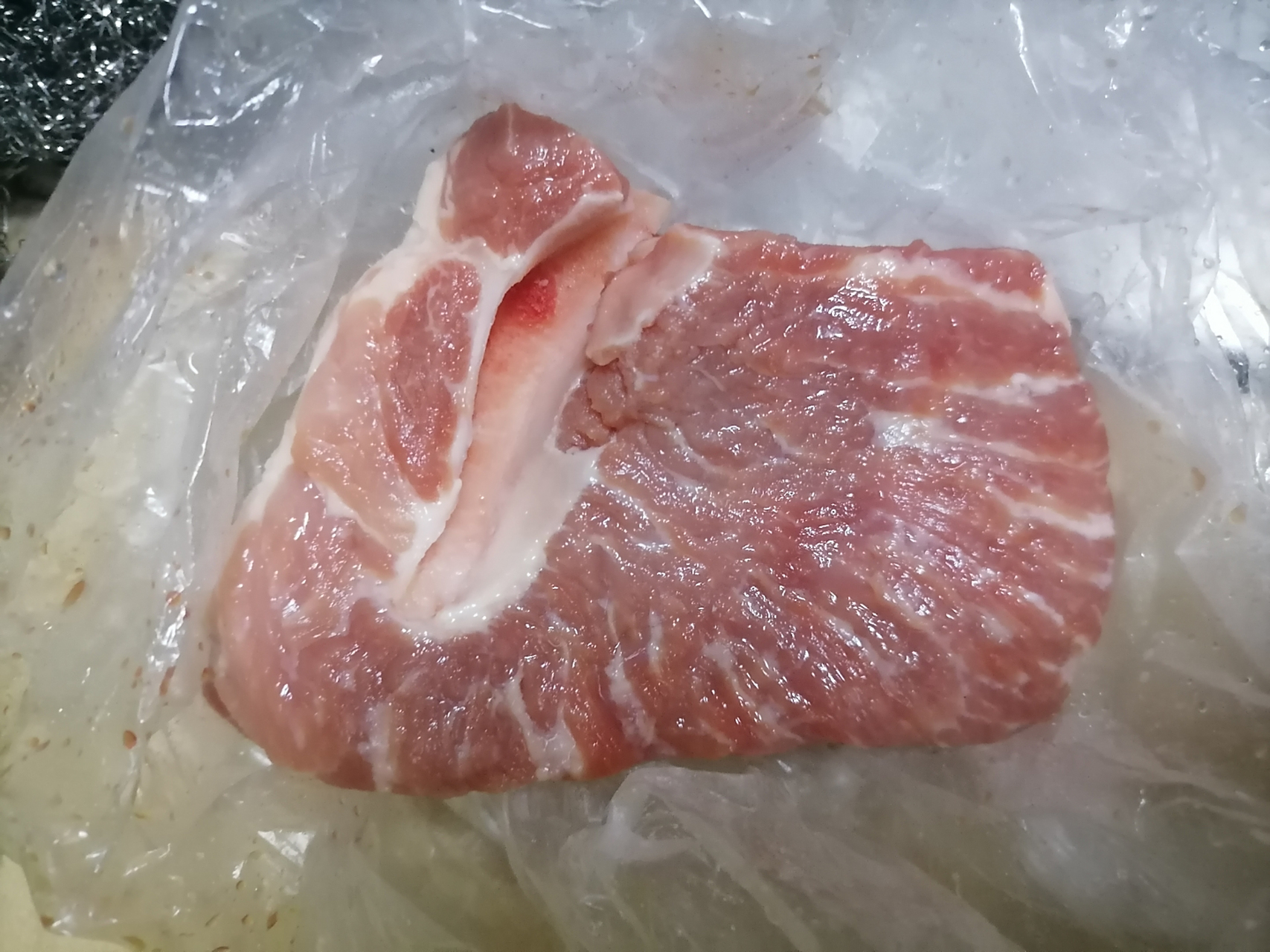 切肉的时候,芯跸袂卸垢谎,非常的软绵.