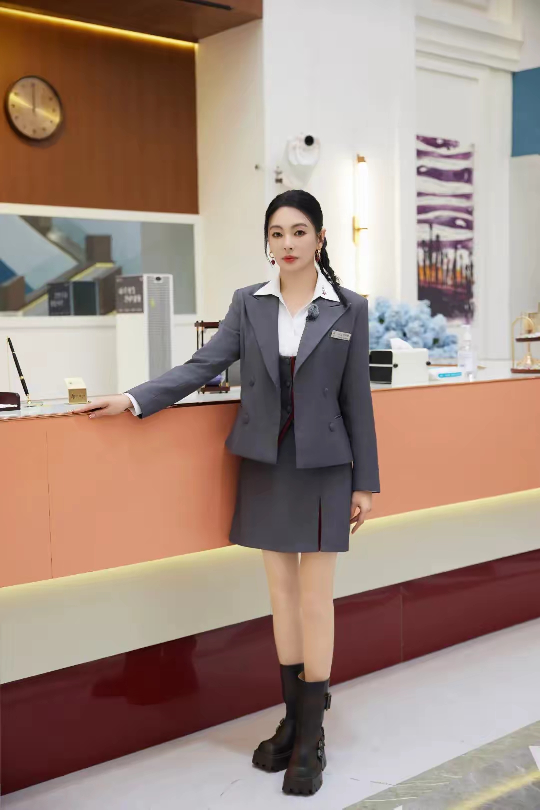 张雨绮《我们的客栈》职业装造型杀疯!