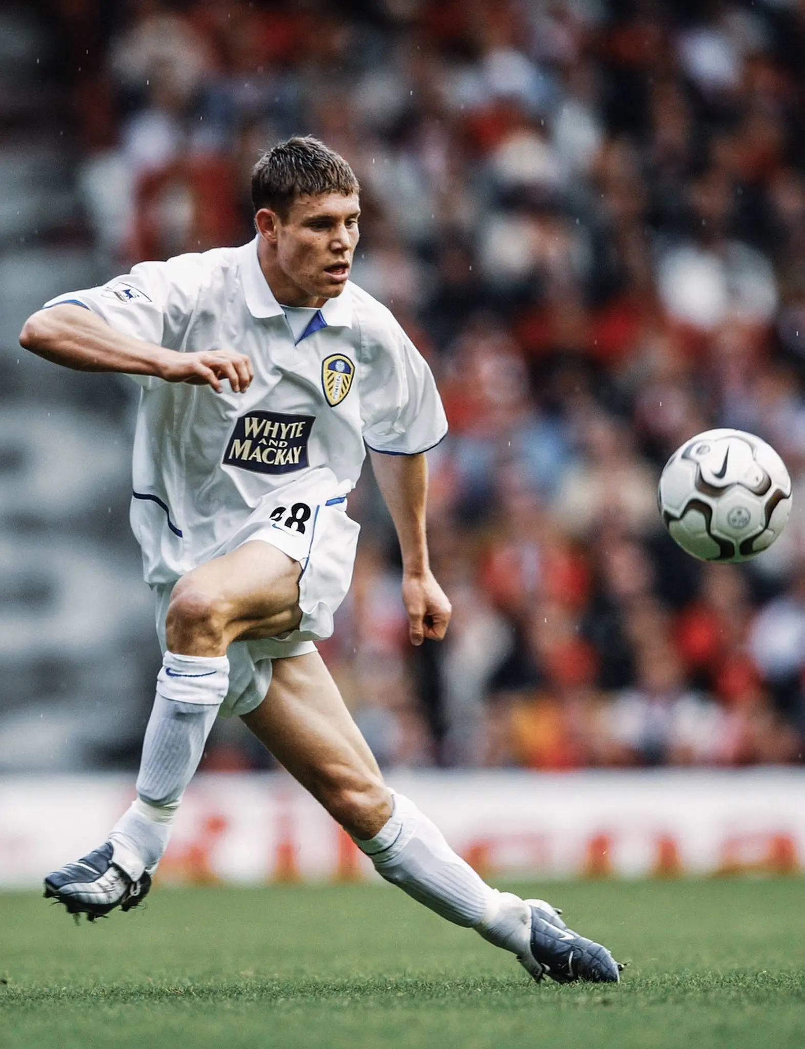 之后他效力于纽卡,阿斯顿维拉,曼城,利物浦,如今39岁的米尔纳效力于