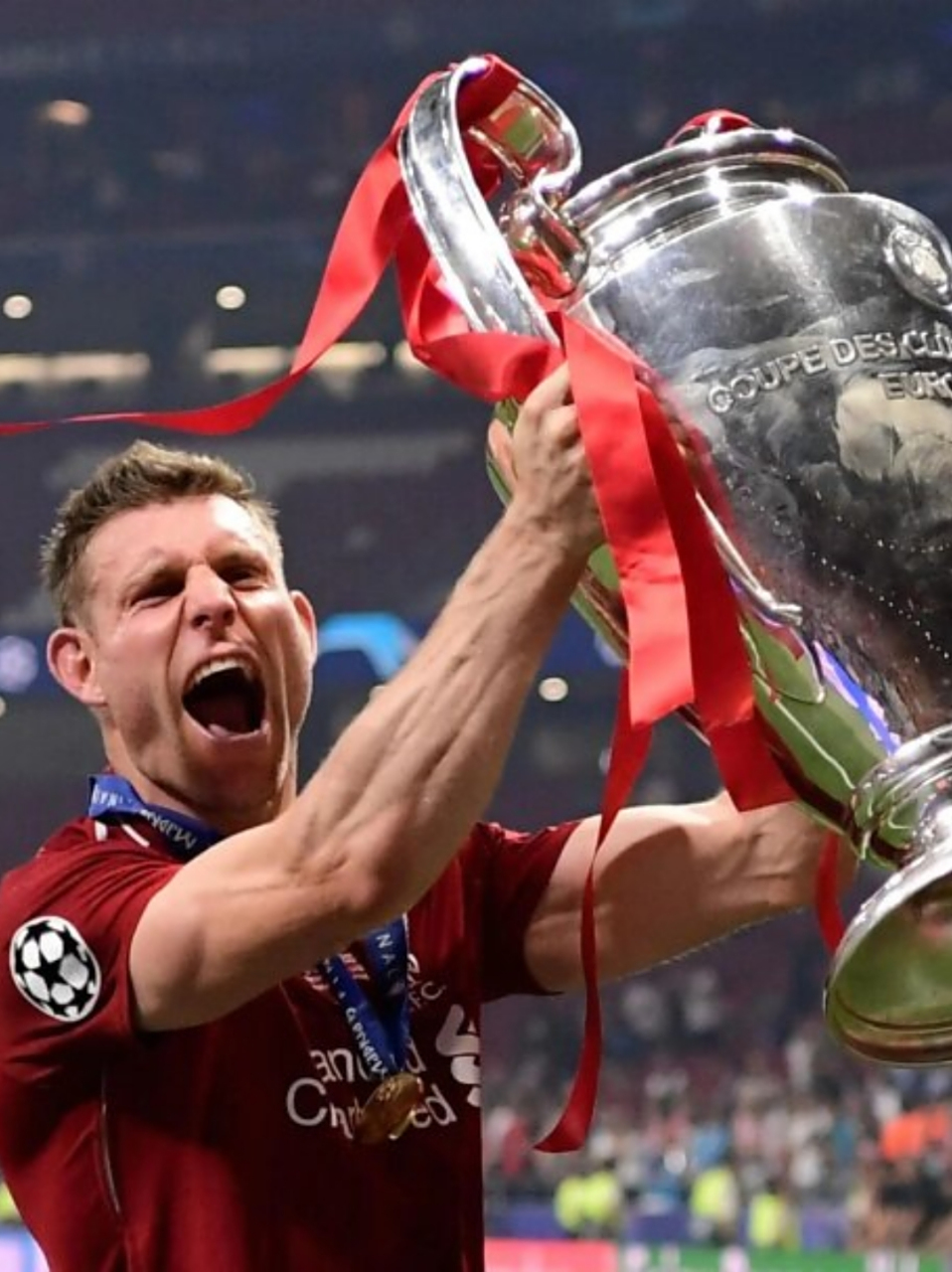 之后他效力于纽卡,阿斯顿维拉,曼城,利物浦,如今39岁的米尔纳效力于