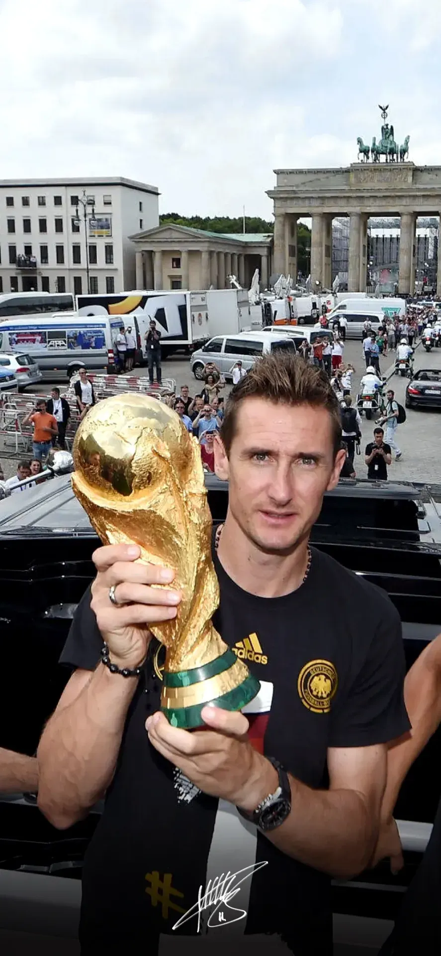 德国足球名宿克洛泽出任德乙纽伦堡主帅,克洛泽担任过拜仁助教,当过奥