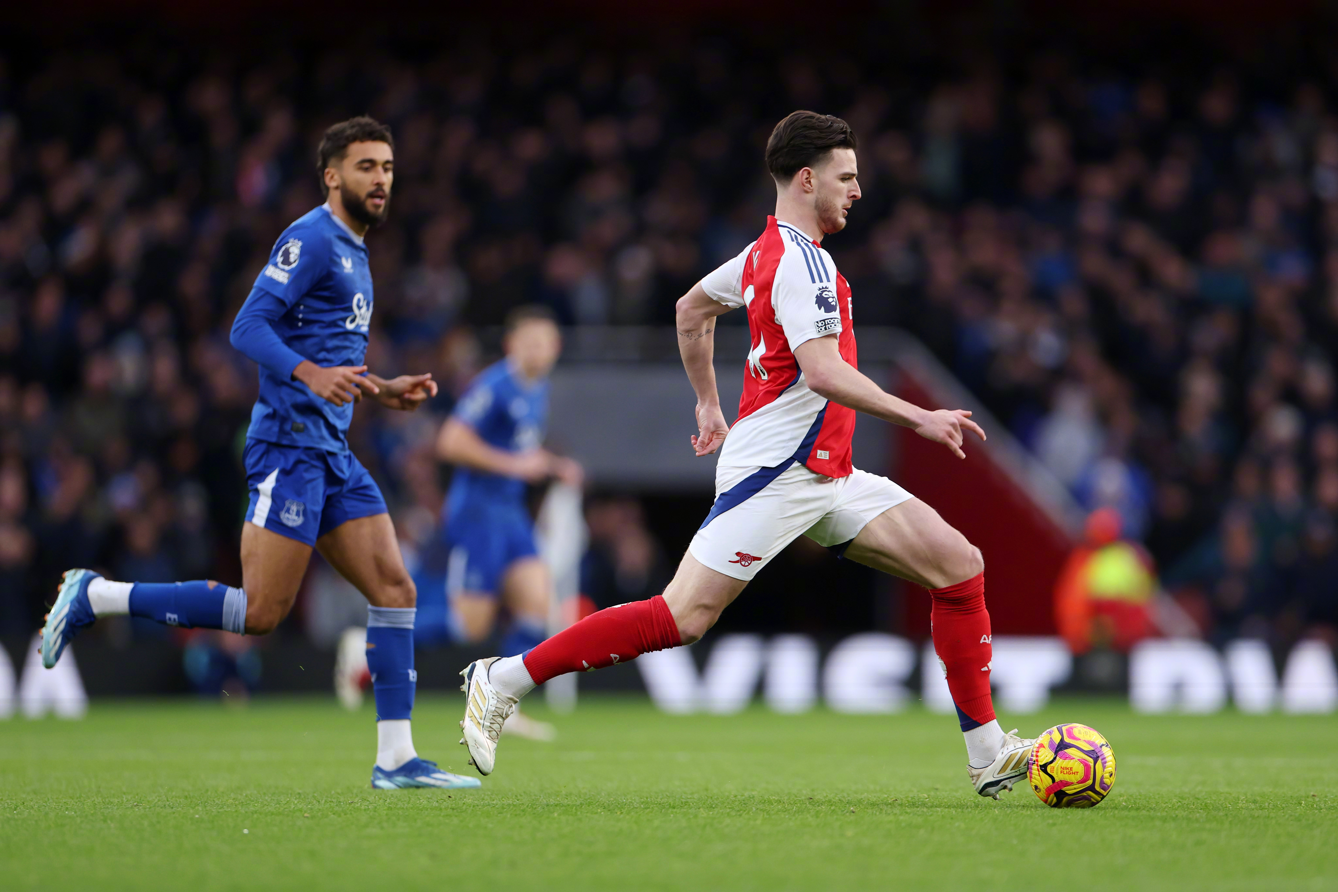 英国威廉希尔-阿森纳前锋连续破门，领头羊位置稳固