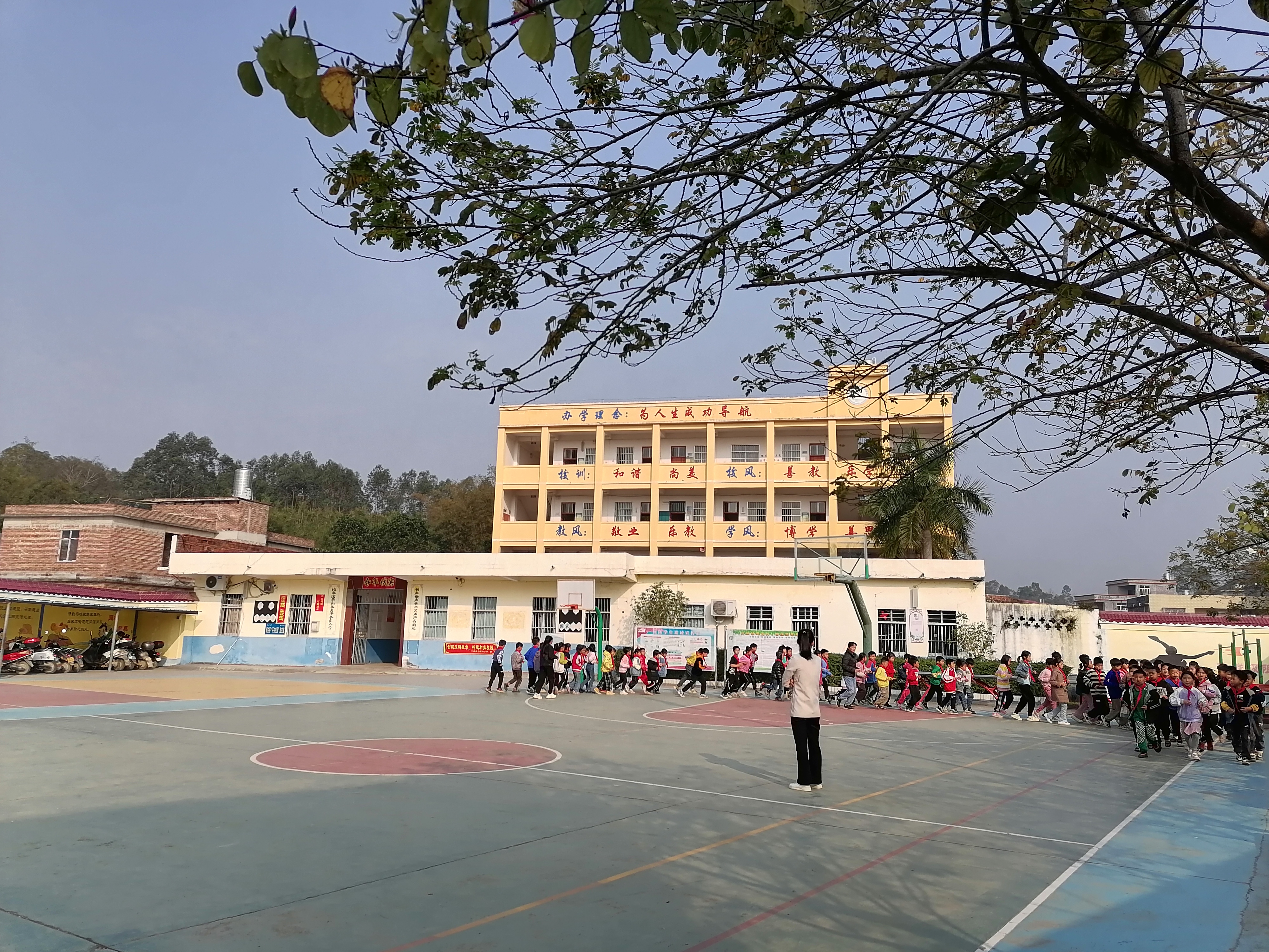 博白县宁潭镇宁潭村小学坭廊教学点进行丰富多彩的活动