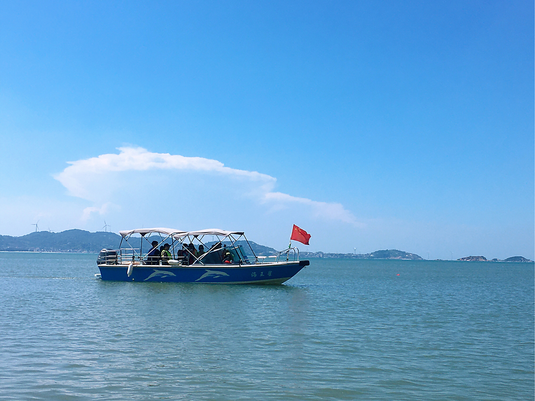 高山大海,青山碧水 烈风骄阳,蓝天白云 还有那优美的海岸线,细软的