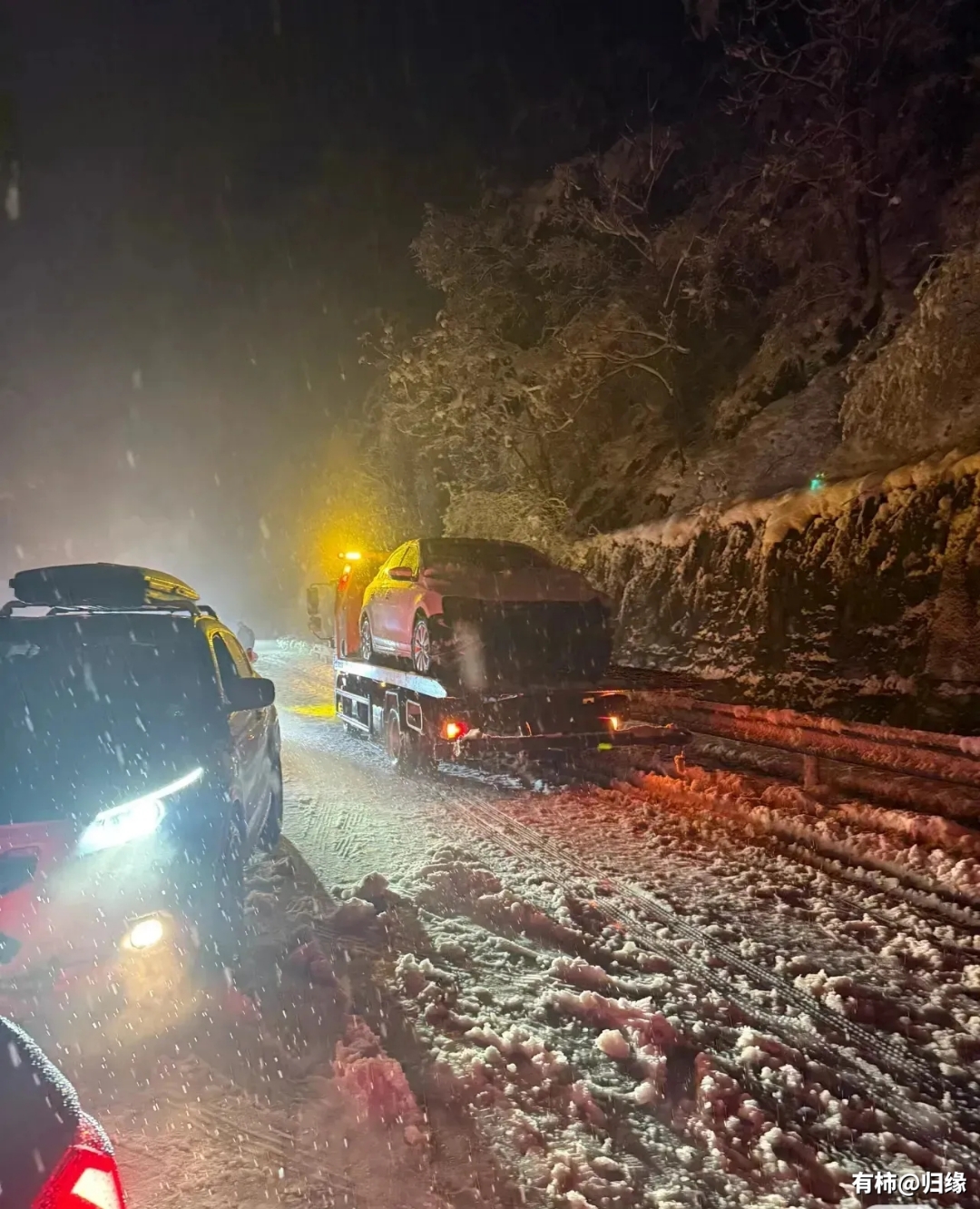这回河南暴雪,许多车辆被困高速达三个小时,这给广大网友提了个醒