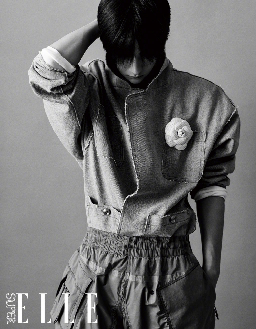 王一博superelle 封面大片, 多套混搭造型风格展现多面博的时尚态度