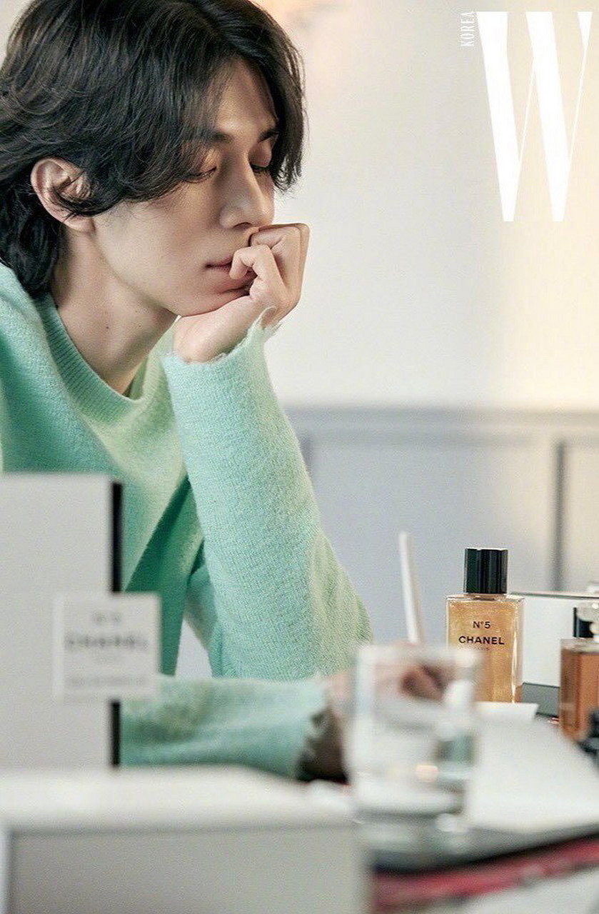 李栋旭w korea 十二月刊chanel专题画报,针织毛衣,眼镜look.