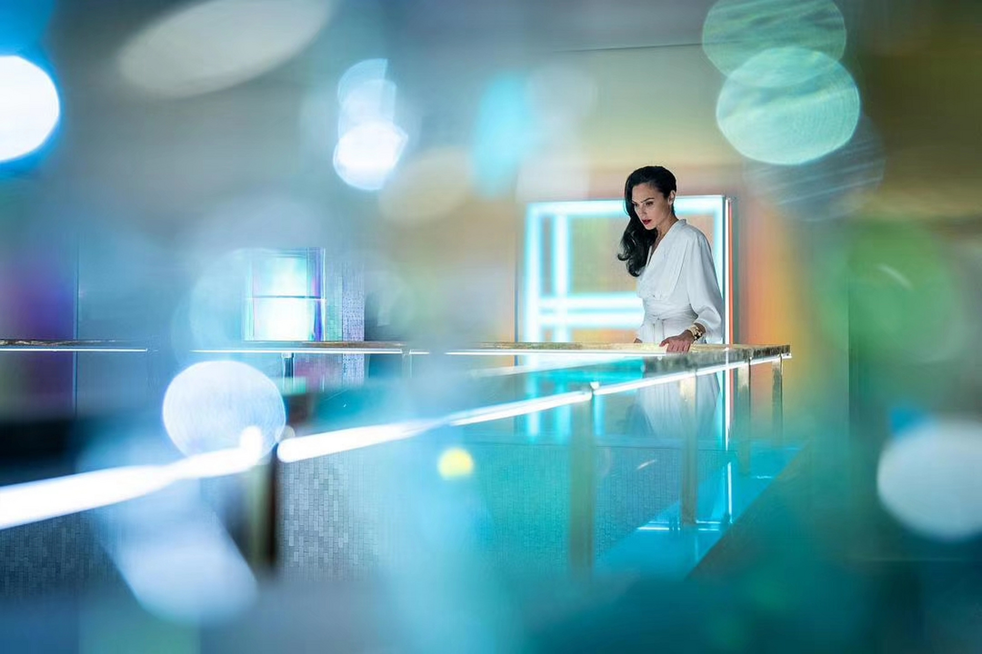 席慕容在《小红门》里曾写到:   "这个世界上有很多事情是你无法预知