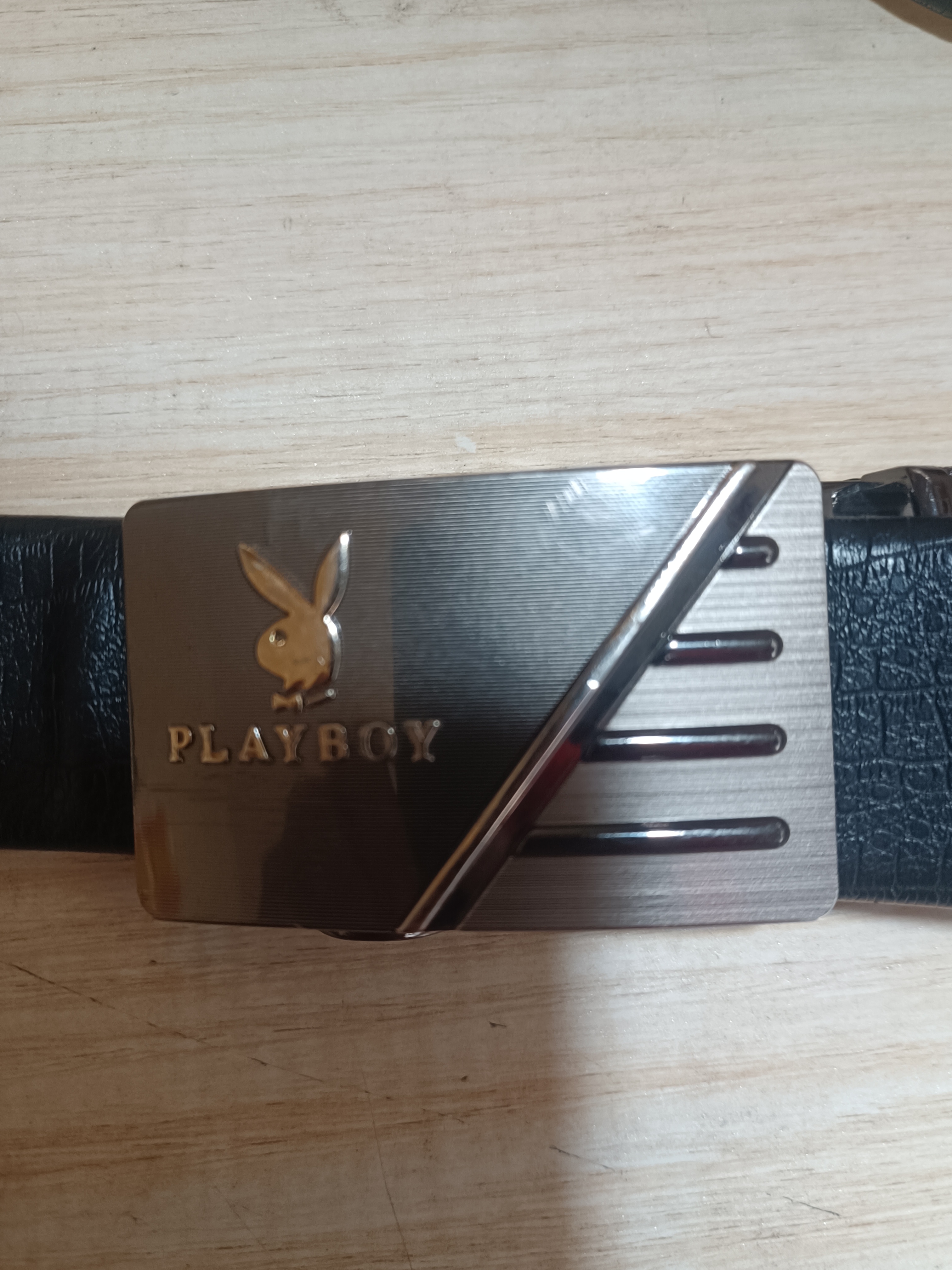 2 Louis Vuitton Louis Vuitton, известный своими зн