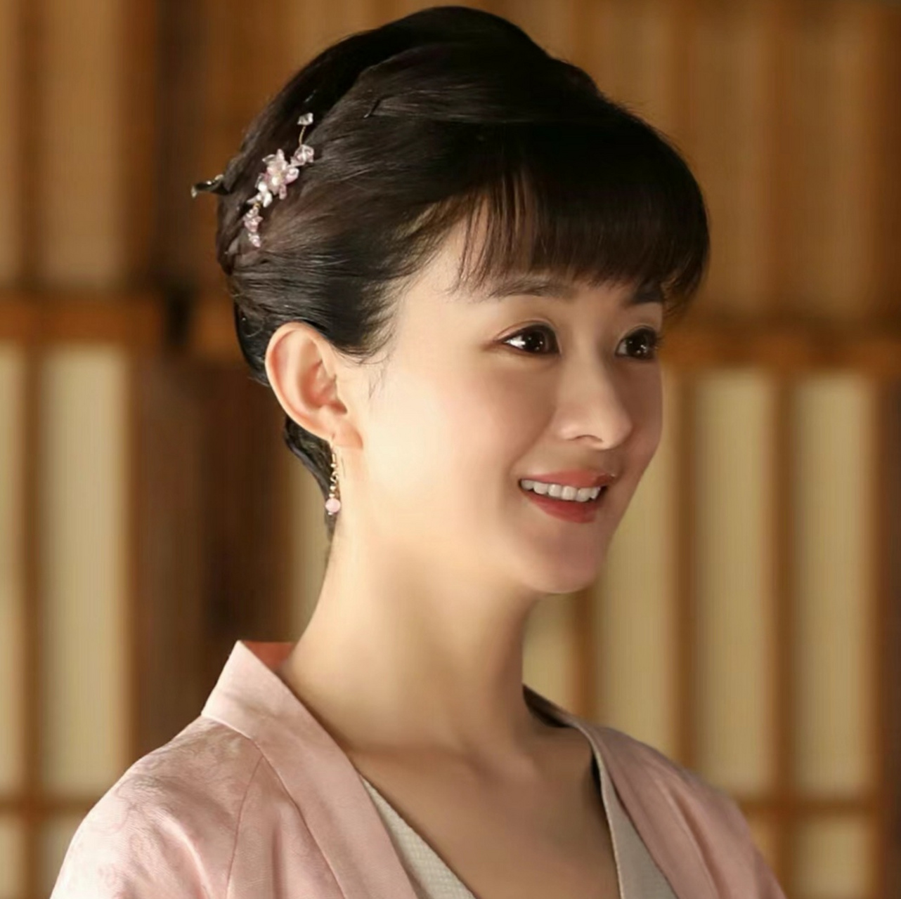 明兰还是盛六丫头时,留着符合小姑娘身份的齐