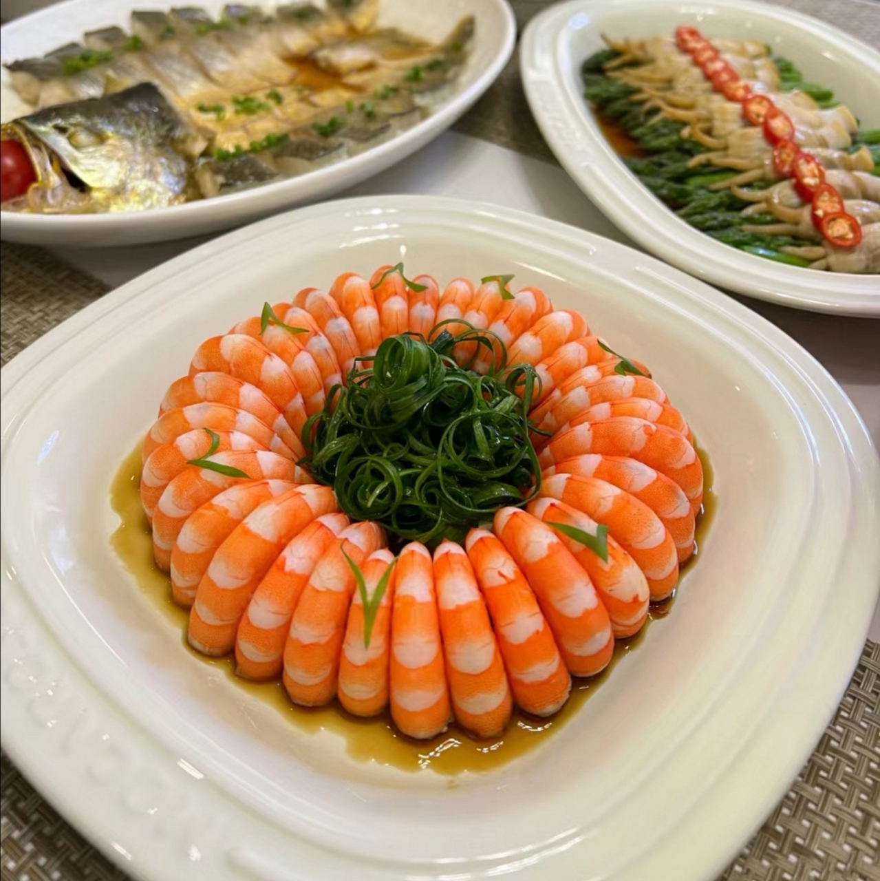 这种剥好摆盘的虾虾,真的深得我心. #2024新春展望