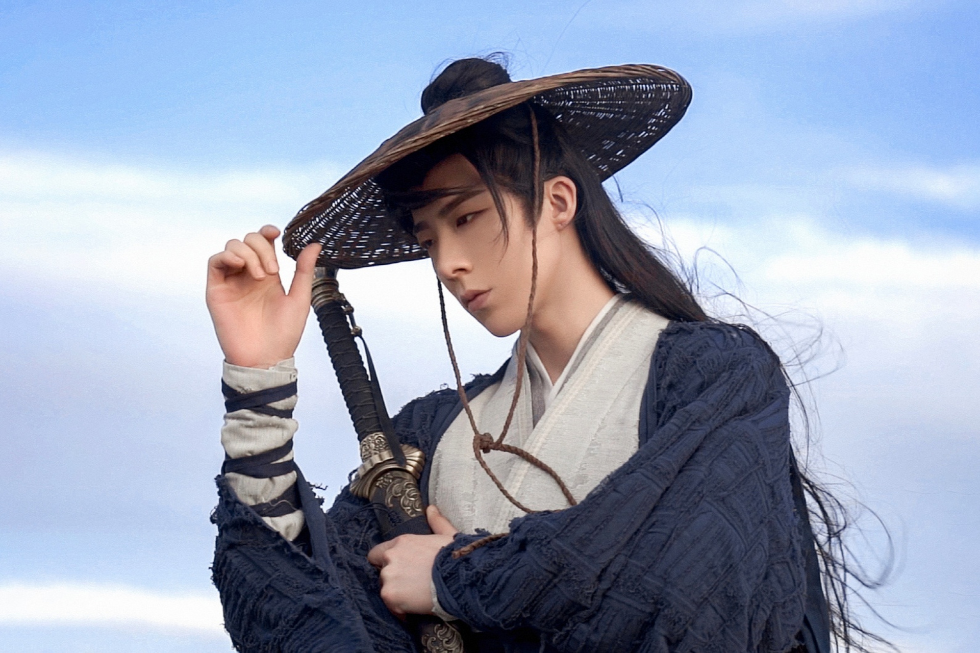 天空的云彩,一路伴他前行,见证着他的成长与荣耀. #一念关山