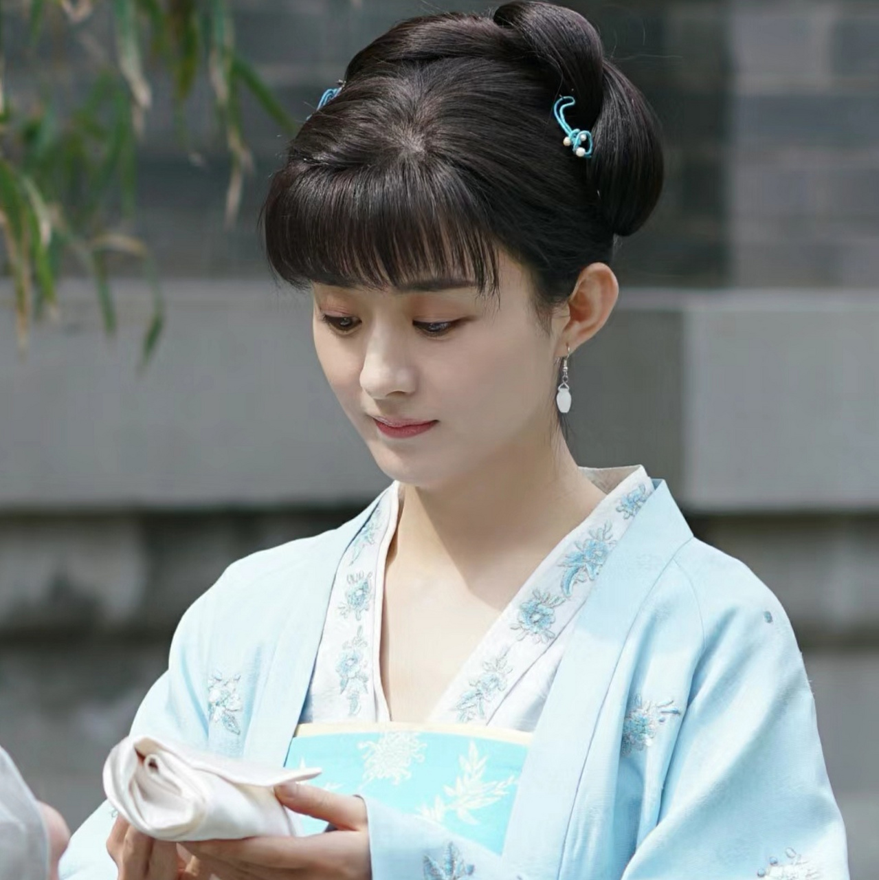 【知否女生头像分享】 明兰还是盛六丫头时,留着符合小姑娘身份的齐