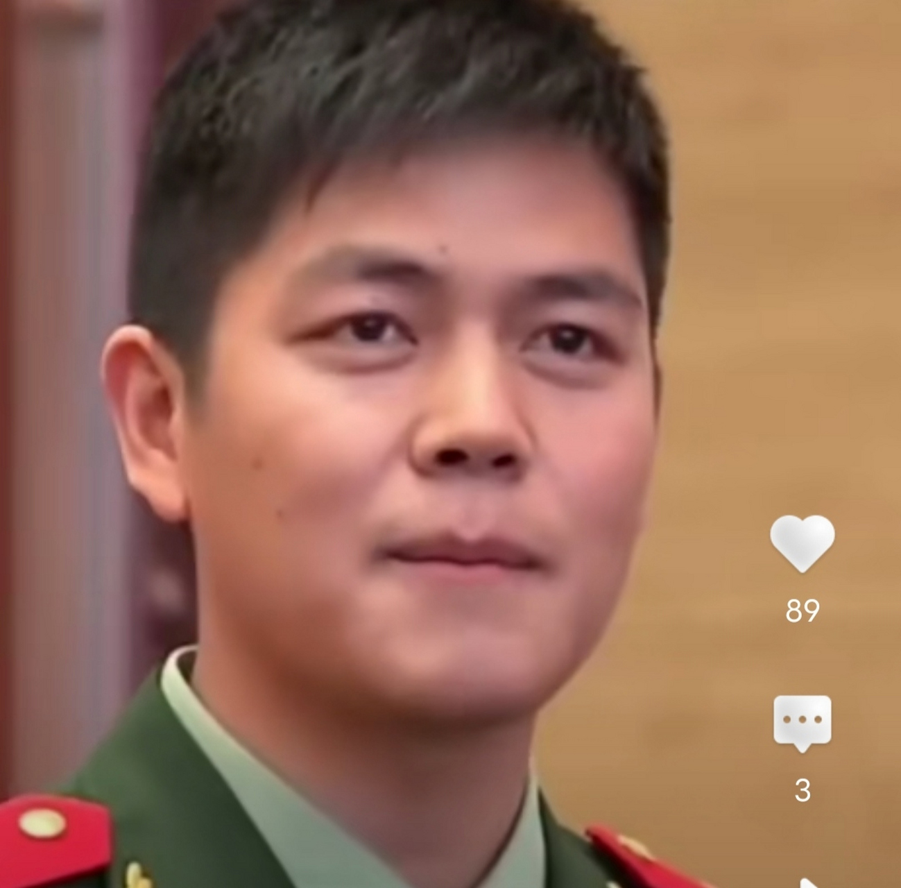 一位帅气的特战员瞄了3眼,立即锁定了自己钟情的目标,毫不犹豫的大步