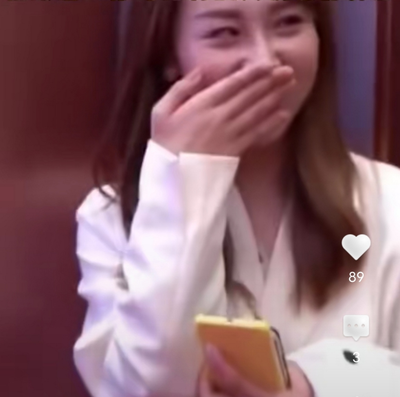 一位帅气的特战员瞄了3眼,立即锁定了自己钟情的目标,毫不犹豫的大步