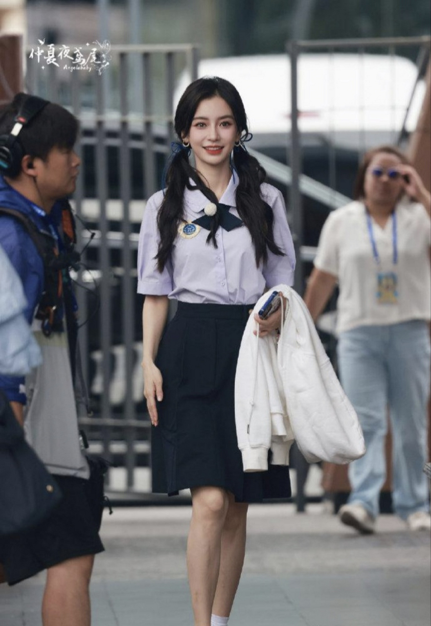 angelababy,白鹿《奔跑吧》校服造型,美女穿什么都漂亮啊!