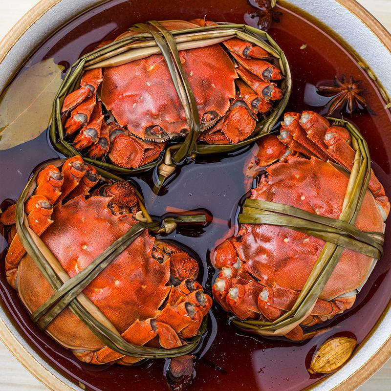 每天一美食-醉蟹 醉蟹是一道汉族传统名菜,流行于江浙沪一带,其制作