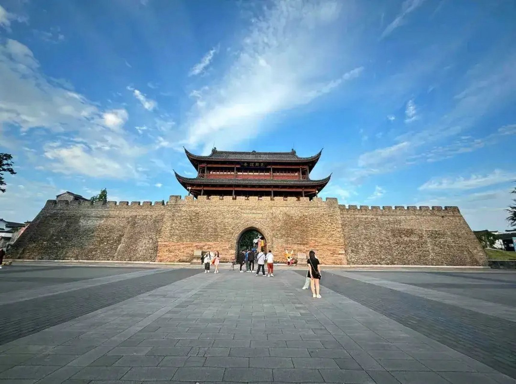 宋高宗南渡后,孔氏南宗扎根于此,水亭门的天王塔也已有 1500 多年历史