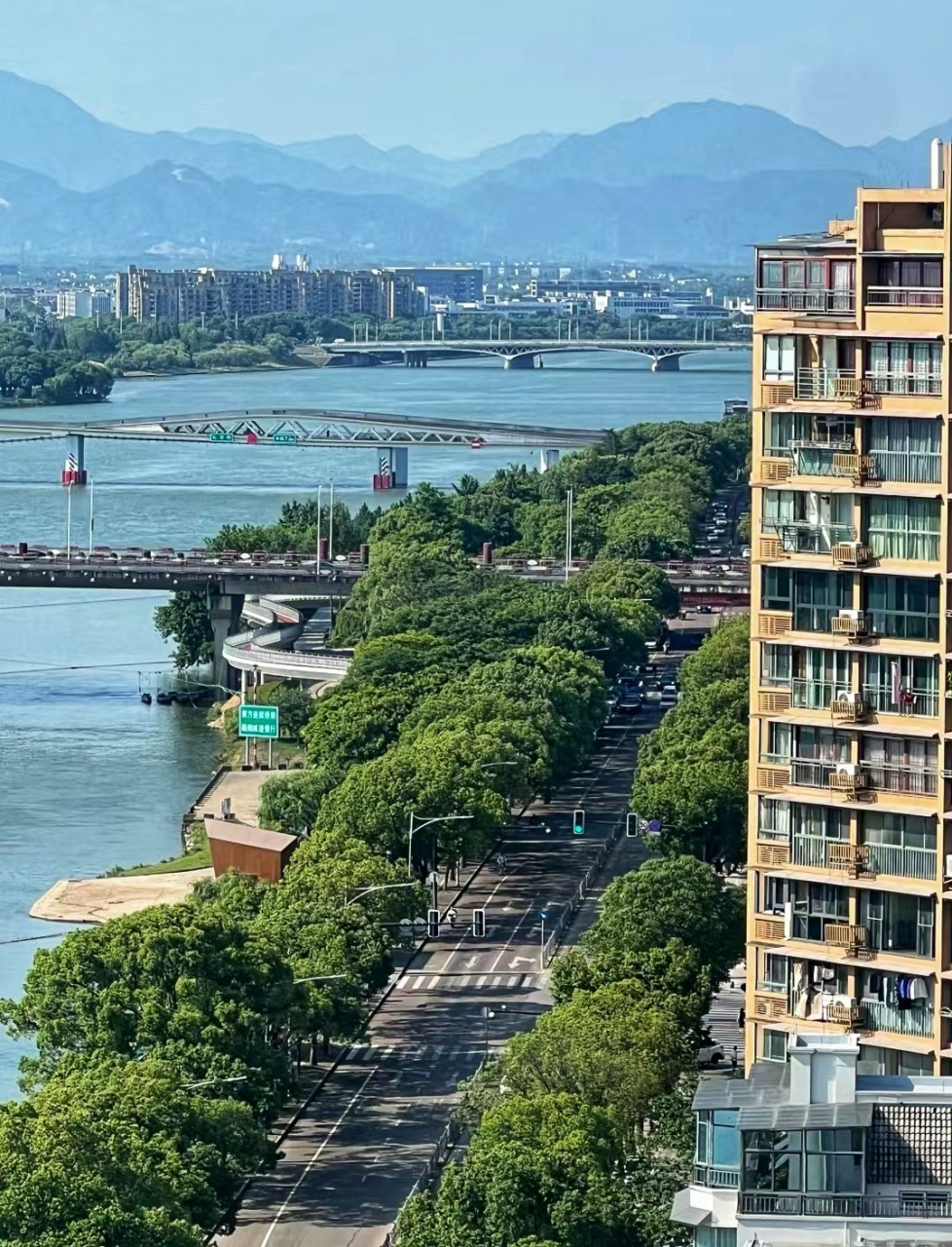 青悦里空中花园 衢州青悦里是位于衢州市的一个商业综合体,由绿城中国