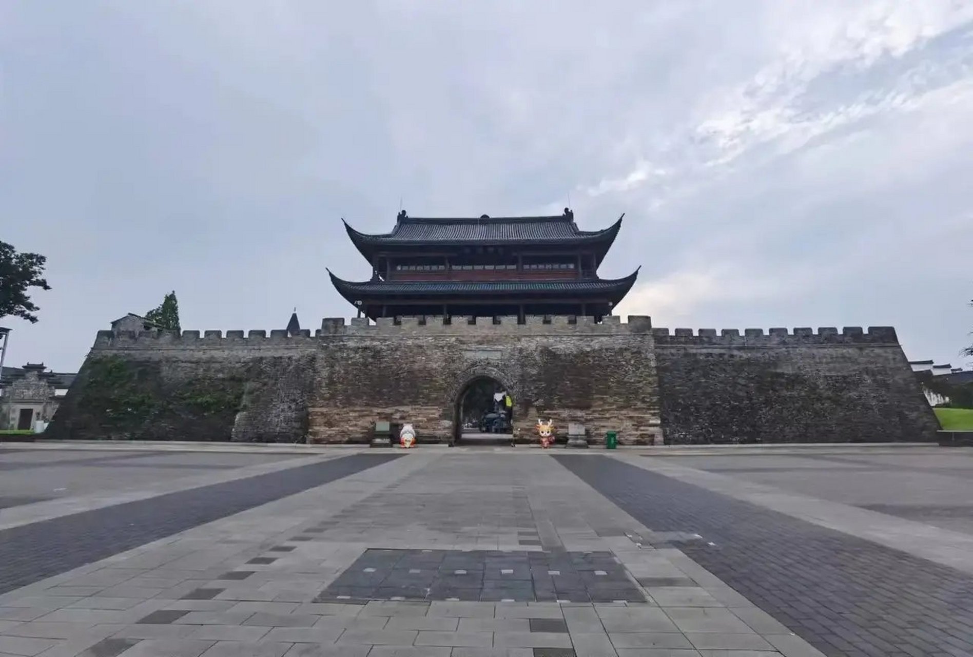 因年久失修,天王塔曾被拆除,后又复建.