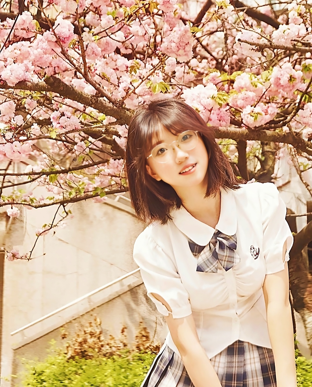 小蛮腰# #学生妹甜酷感穿搭# #jk制服# #女大学生#  樱花树下,蟹