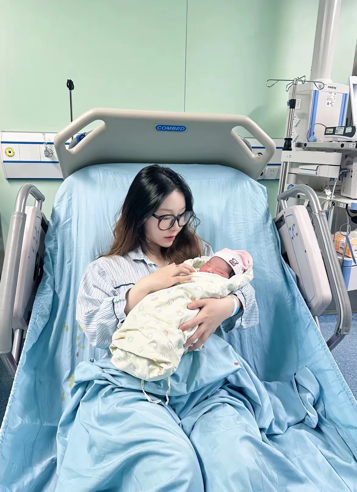 妈妈生宝宝推肚子的视频