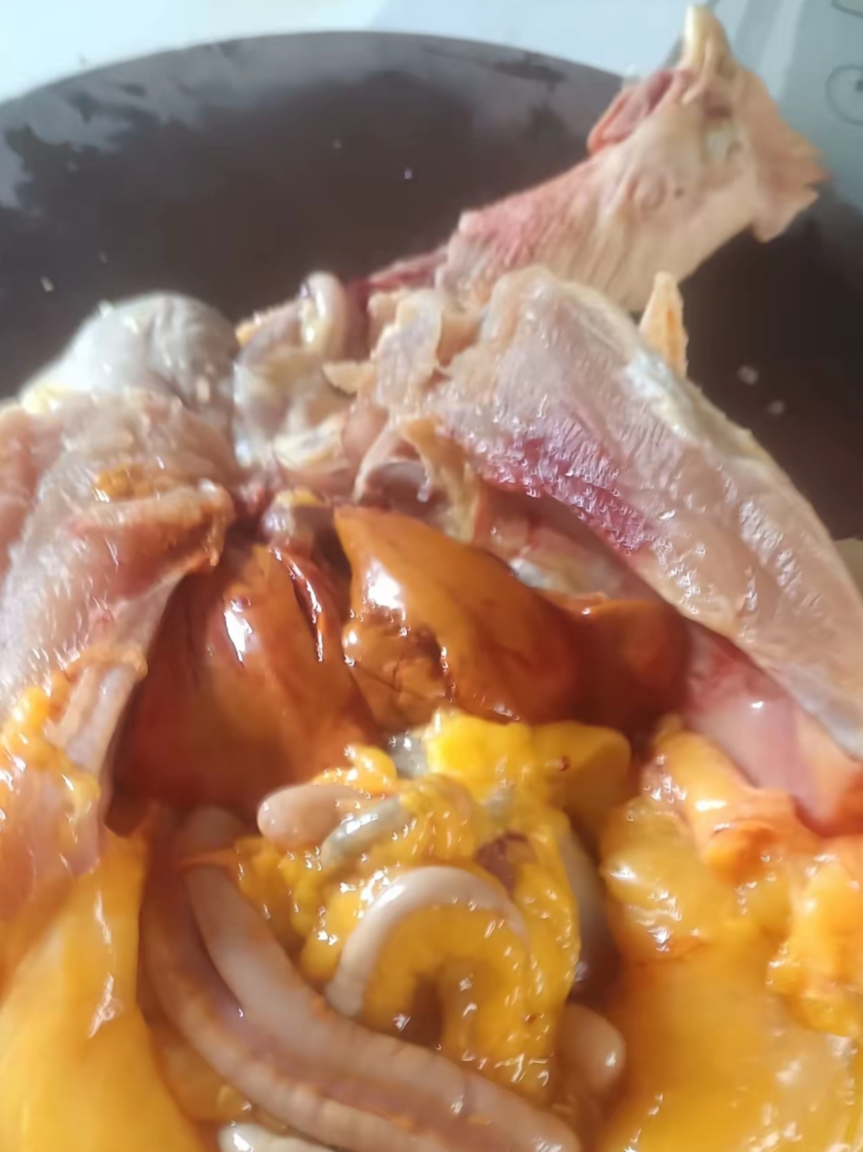 起因是我想着过年吃点好的就去邻居家买鸡