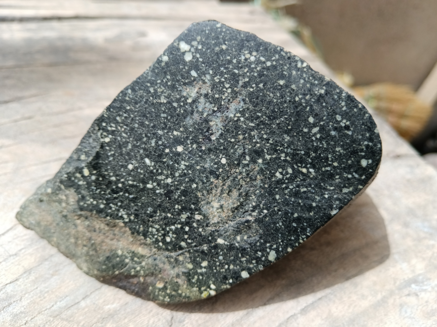 月球玄武岩陨石 发现地:甘肃省永昌县