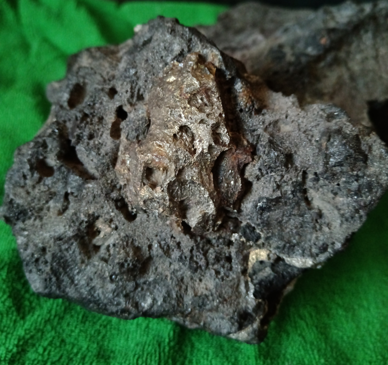 尖晶橄榄石一一陨石独有矿物 全世界科学家公认尖晶橄榄石属于陨石独