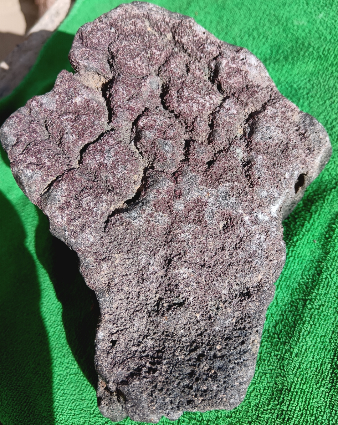 尖晶橄榄岩陨石在高温高压下形成了碳物质!