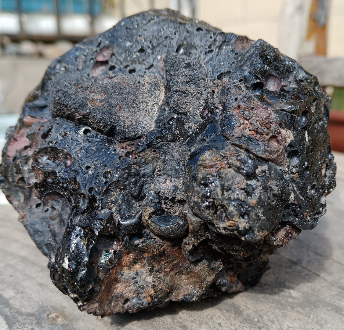 尖晶橄榄岩陨石在高温高压下形成了碳物质!