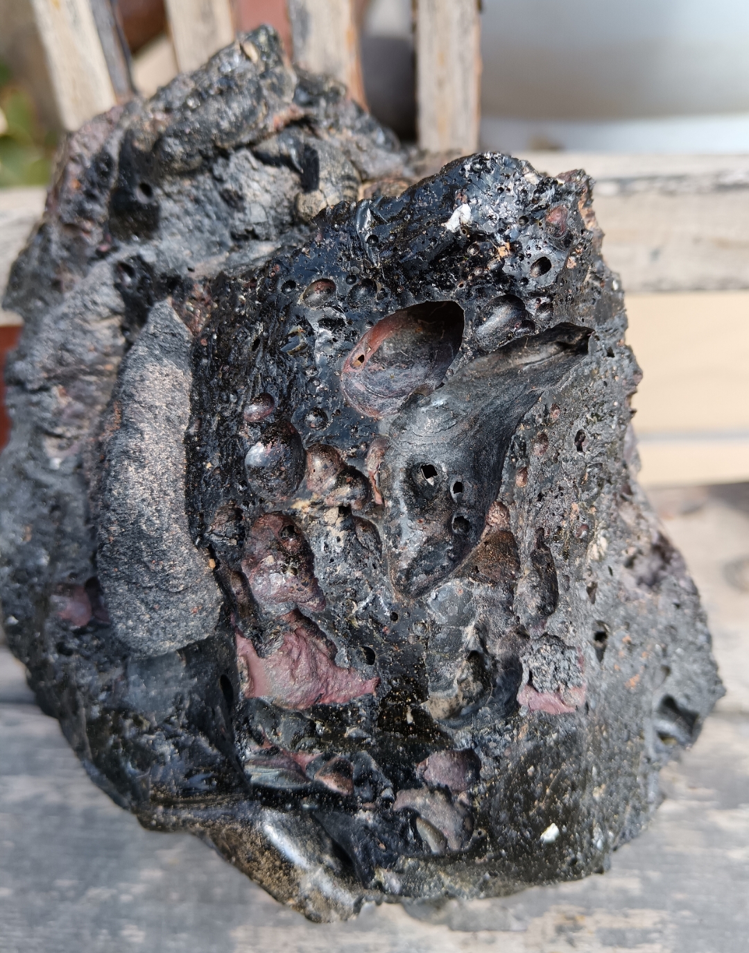 尖晶橄榄岩陨石在高温高压下形成了碳物质!