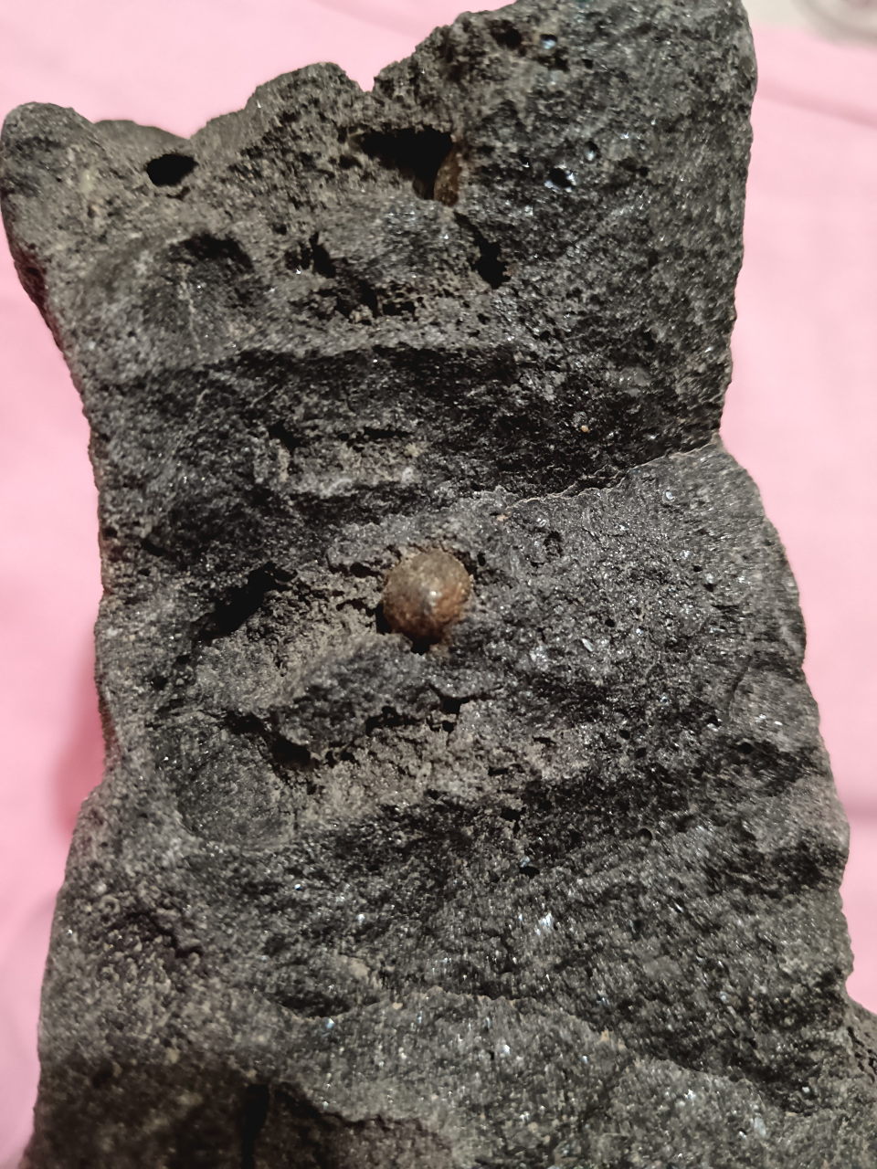 月球陨石一一月海玄武岩 主要成分:橄陨石,辉石,尖晶石,密度:3.