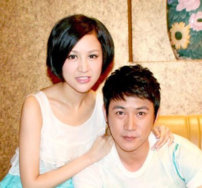 陆毅和郭京飞分别娶了鲍蕾和鲍莉两姐妹,两个人在家庭里的地位和待遇