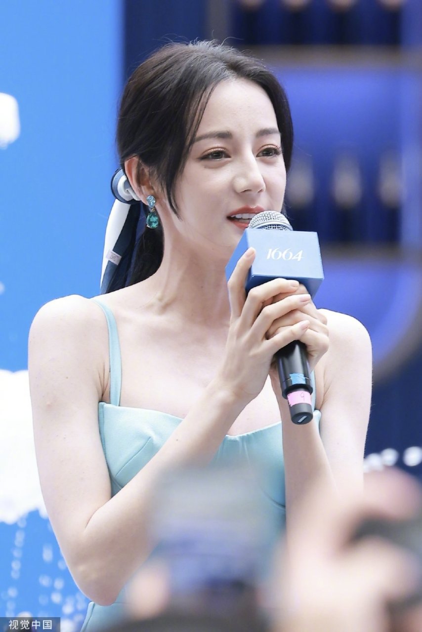 由于袁冰妍是上戏的,由此推断热巴也是上戏的～ 哈哈哈～emmm