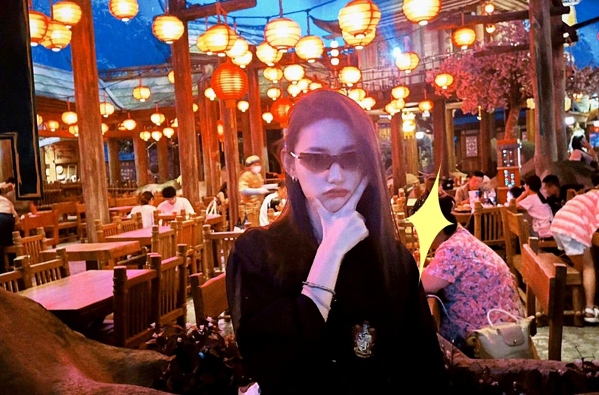 蒋依依,很多人经常纠结女明星身材. 胸大胸小的问题,两者各有千秋.