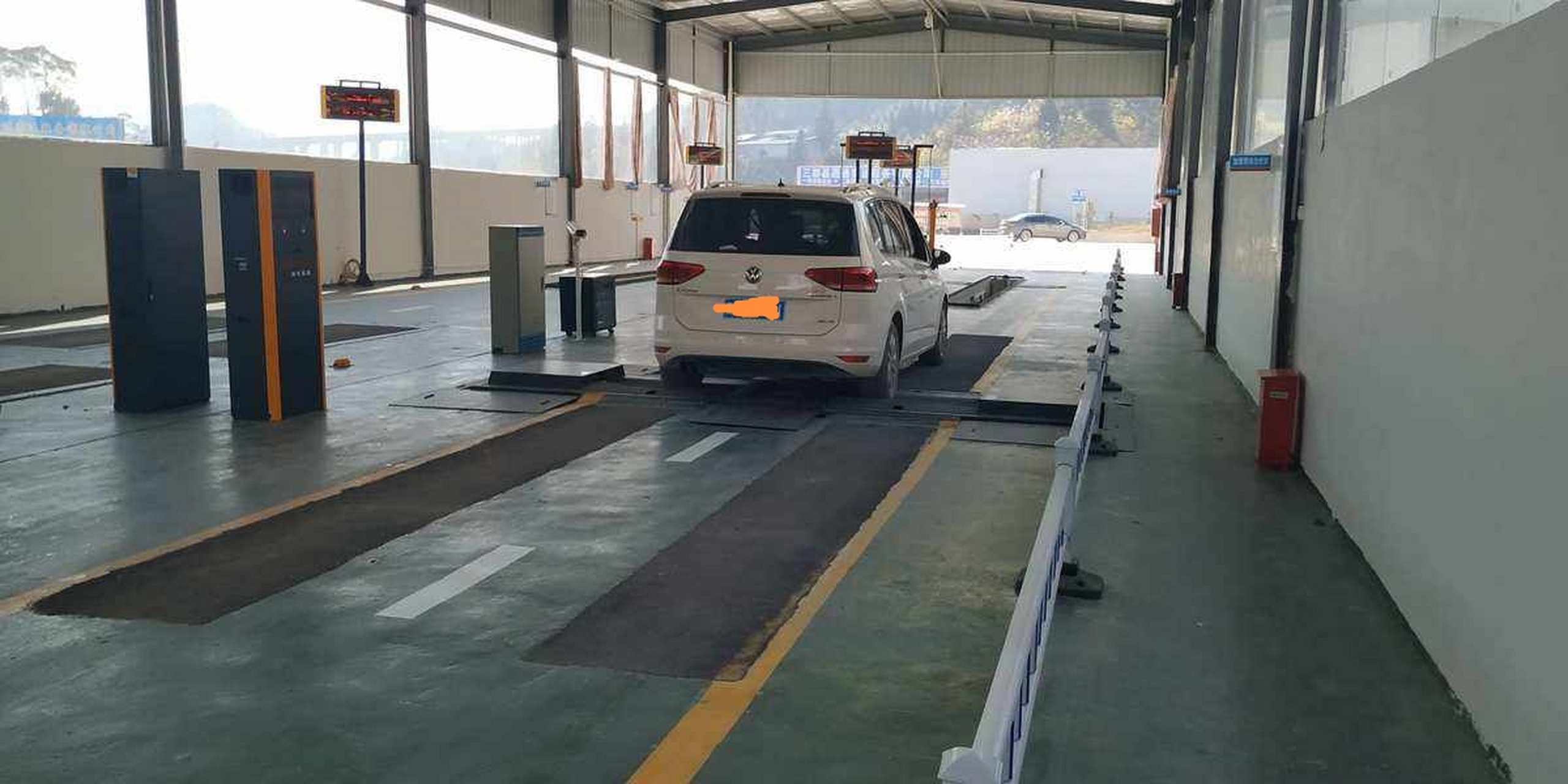 汽车年检时,什么是车辆唯一性检查的内容?主要的内容就是:号牌号码和