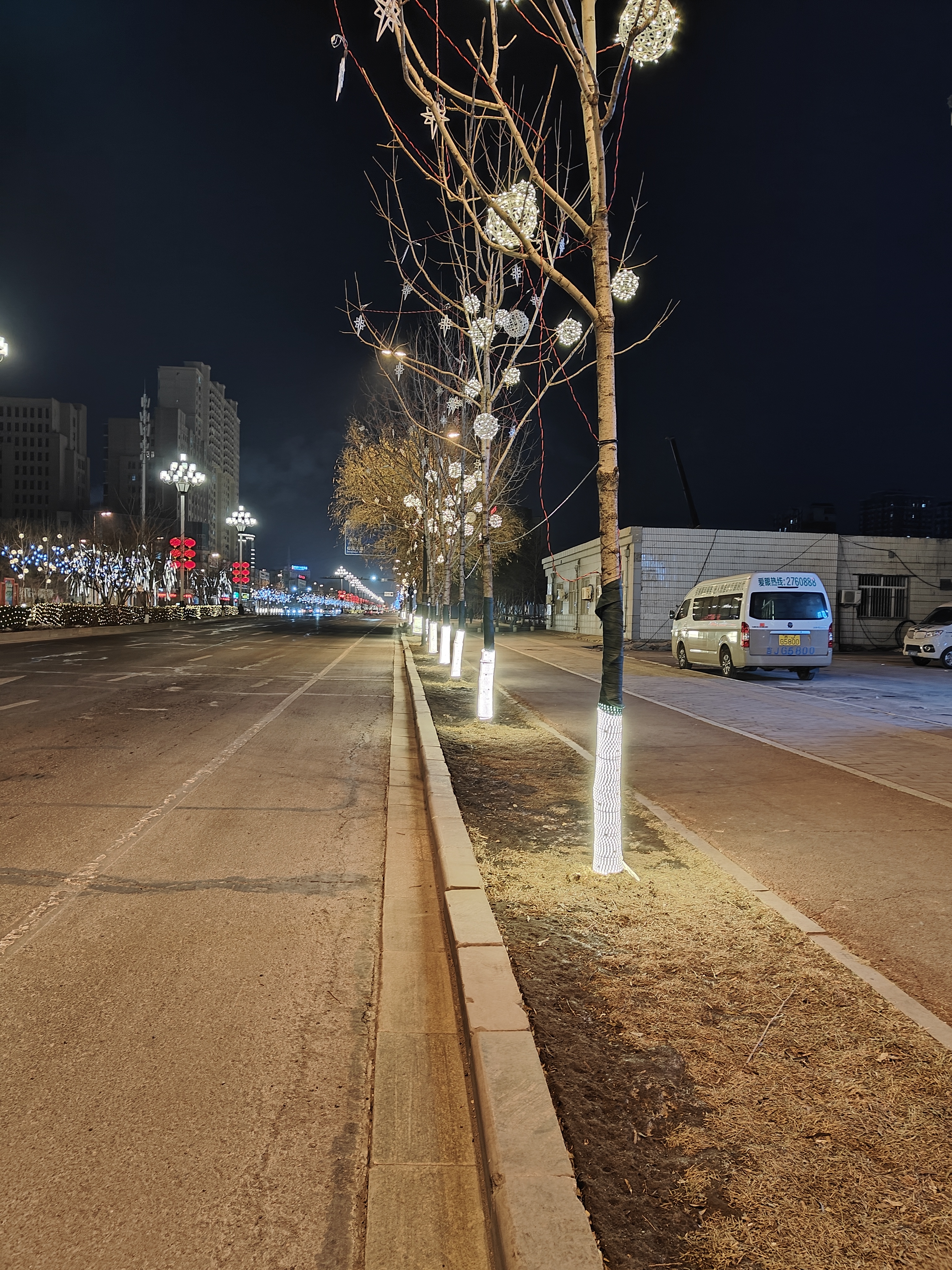 夜晚的城市街道