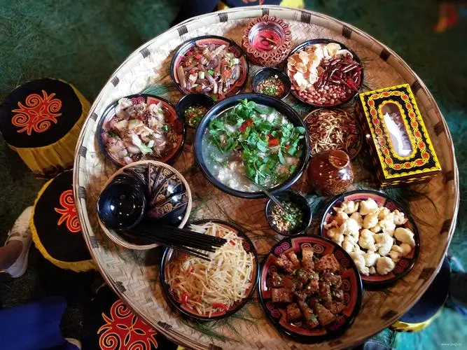 口少数民族美食彝族人过年必吃的美食彝族饮食文化图片彝族餐图片大全