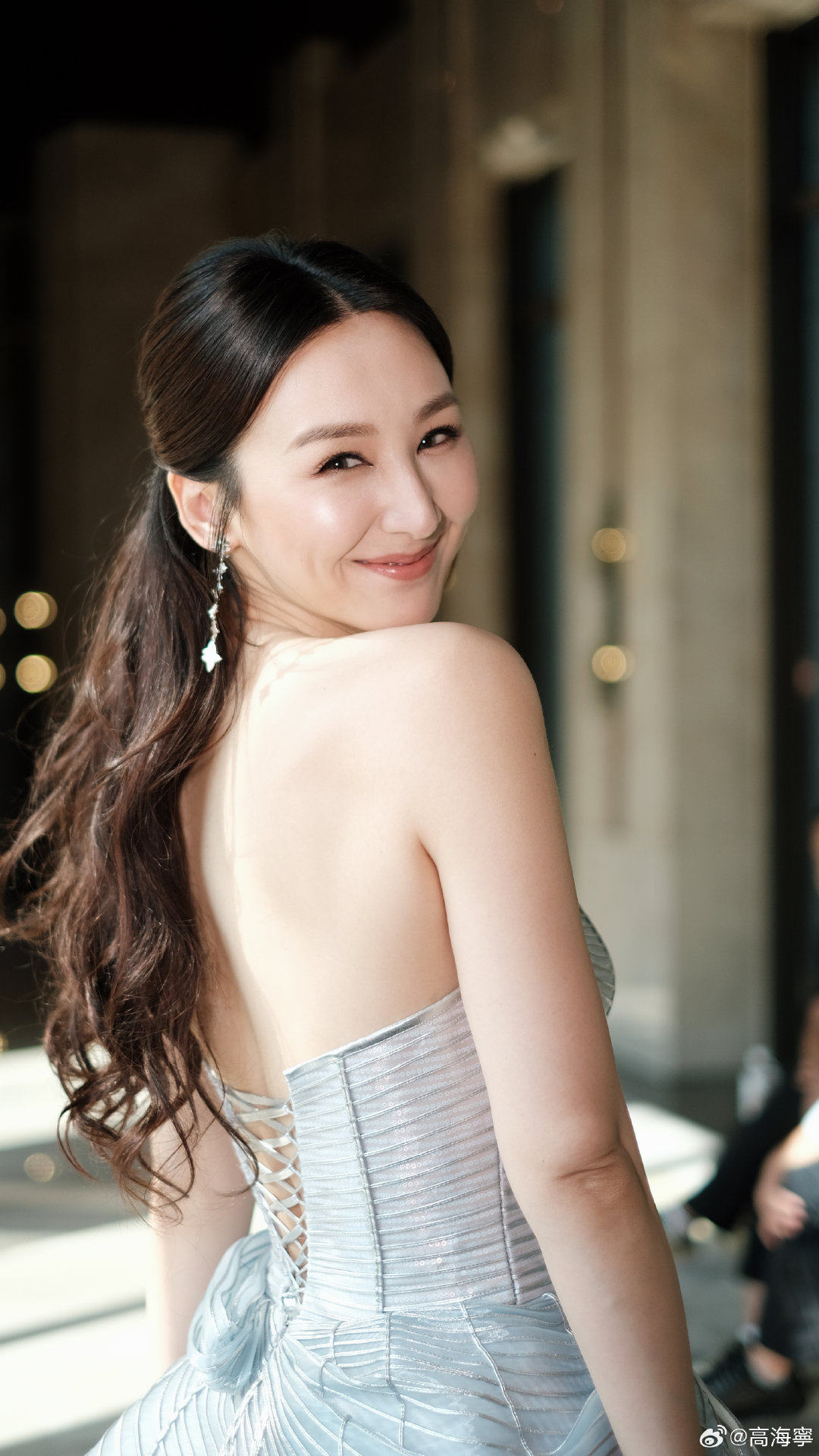 "高海宁今天穿了件仙女裙,笑起来真好看!