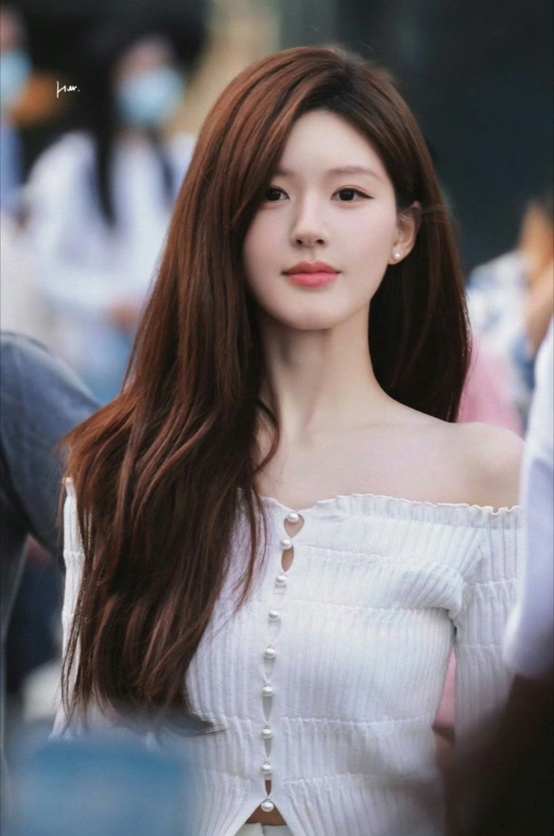 赵露思的颜值确实令人赞叹不已,她拥有一种清新脱俗,甜美可人的气质