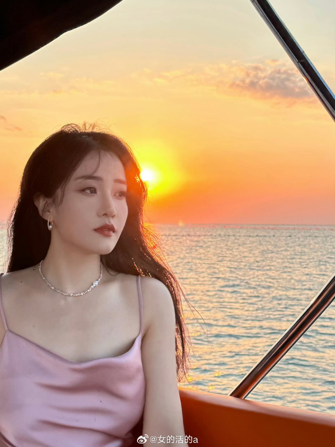妈妈翘起美臂迎着我的巨龙