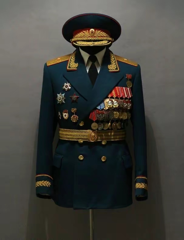 条例将官礼服,摩步少将军衔,波浪绿作为礼服主体颜色