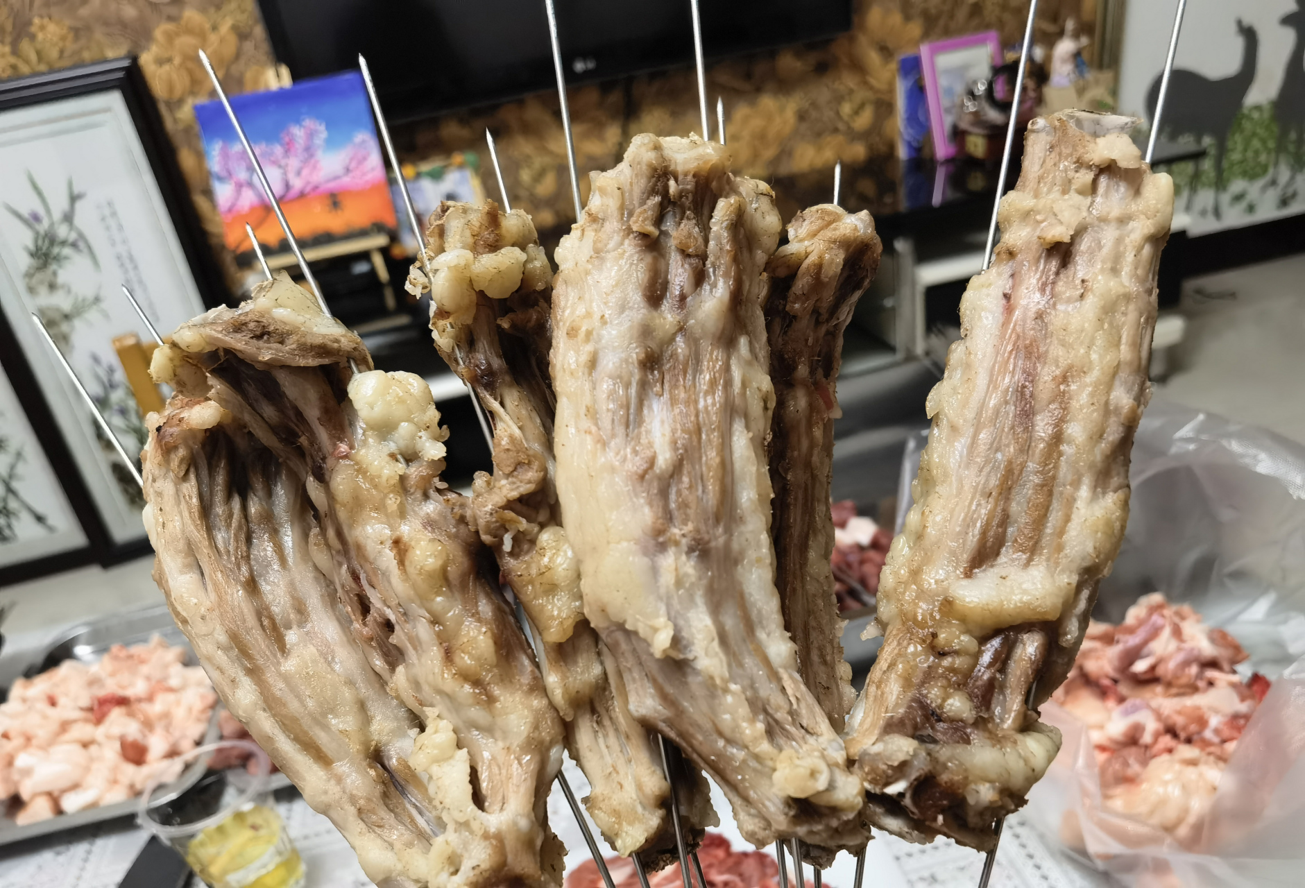 烤羊尾,嘎嘎香,喝酒绝配,摊上见[呲牙] 67今天肉串的量又增加了些